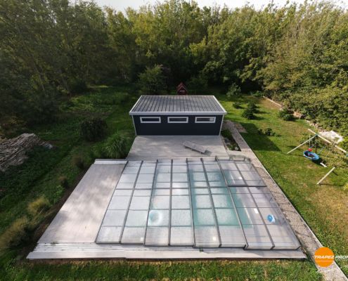 Poolhaus aus Sandwichplatten