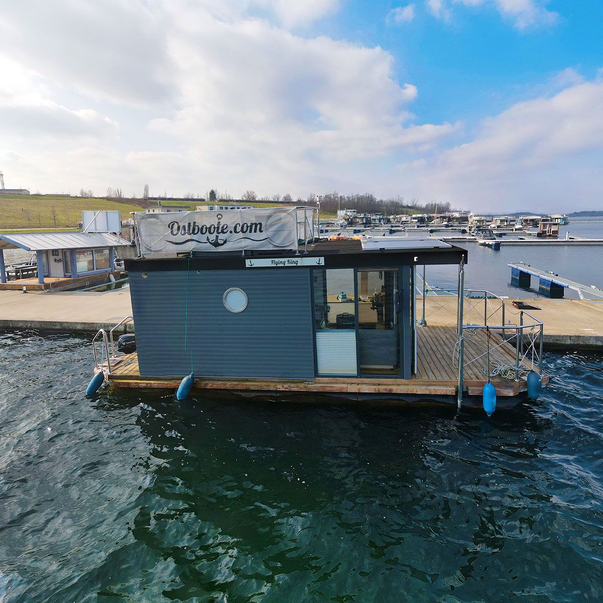 Hausboot mit Sandwichplatten